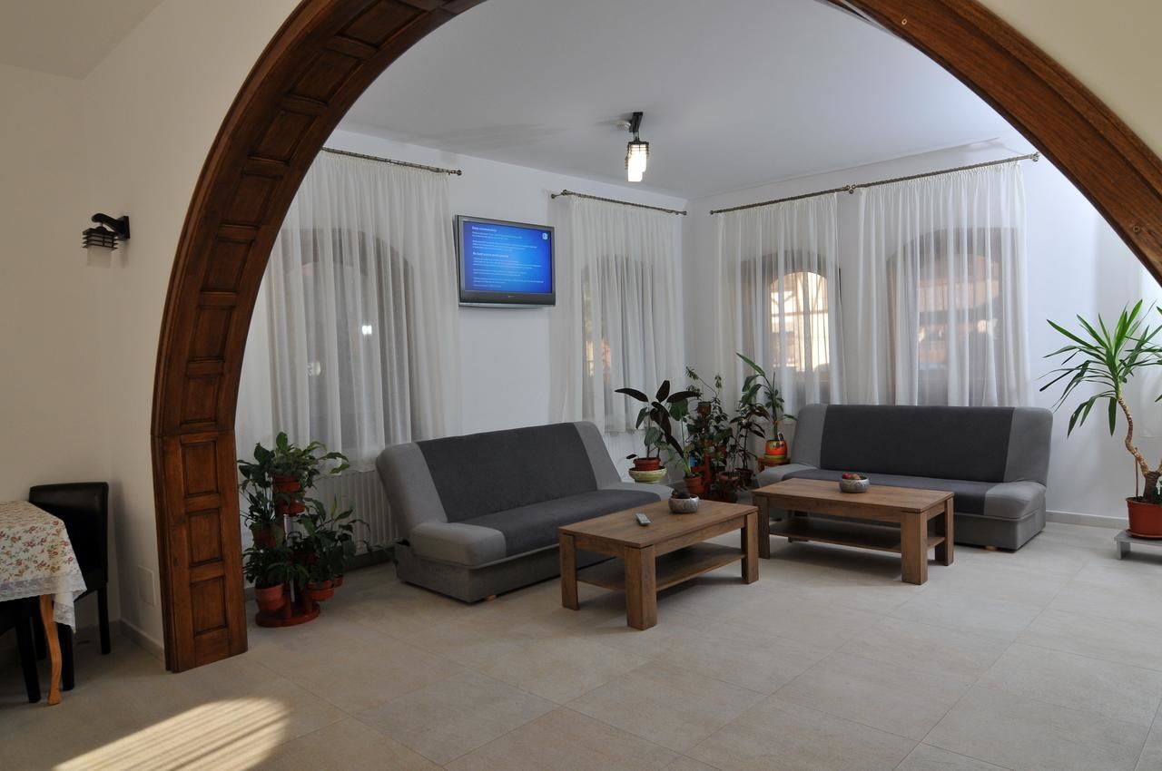 Гостевой дом Pensiunea Manidum Буштени-14