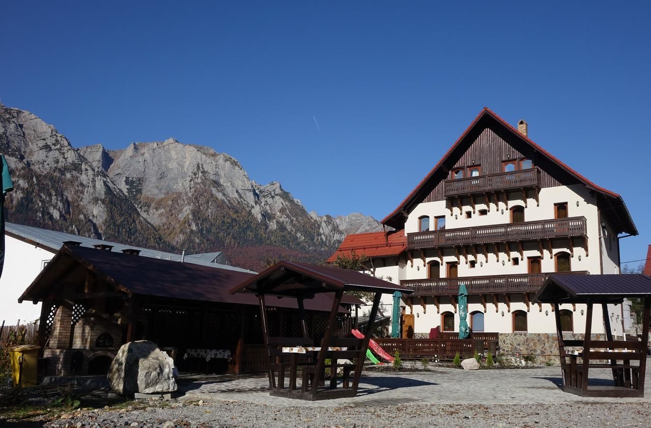 Гостевой дом Pensiunea Manidum Буштени-6